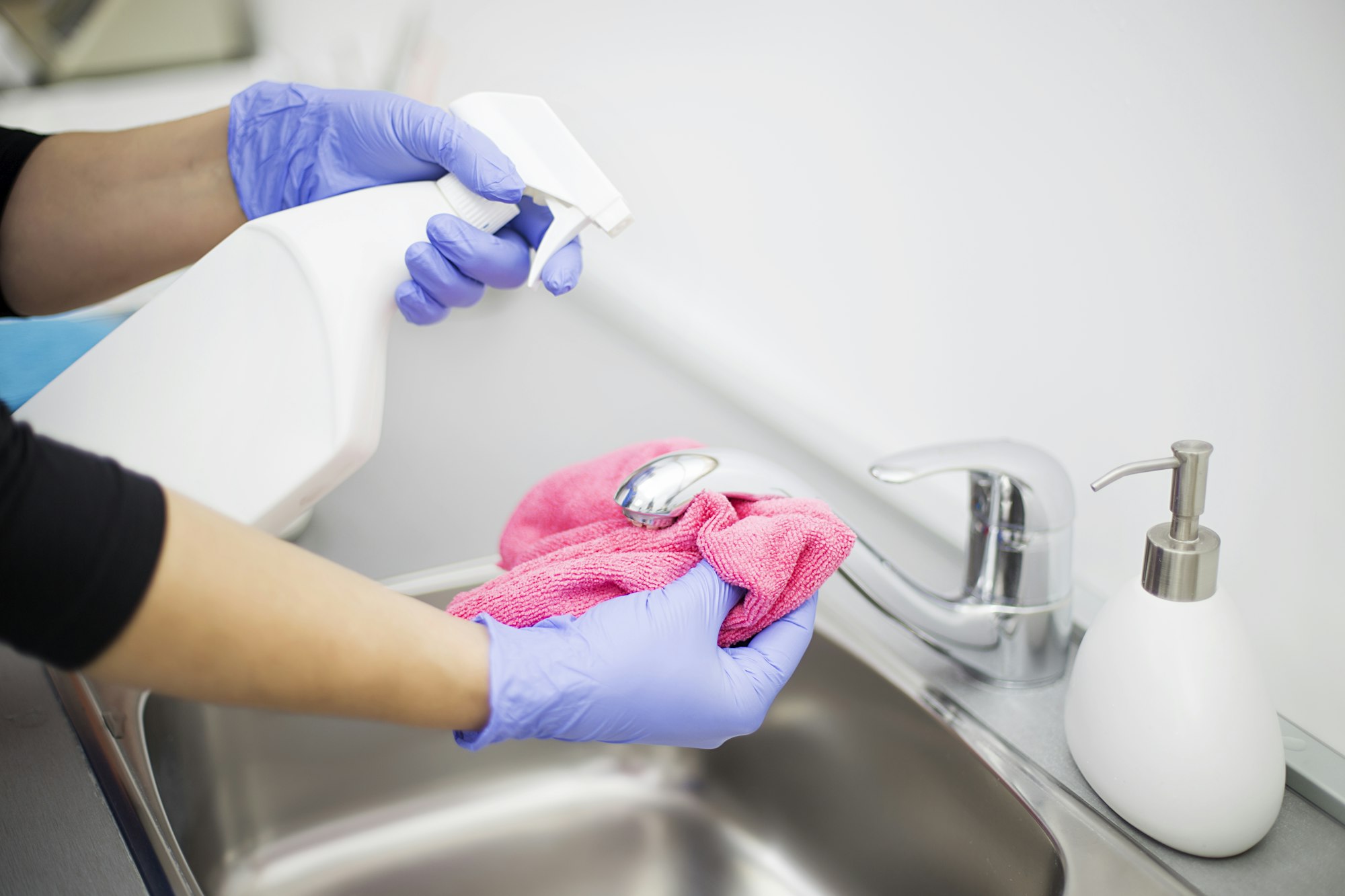 Cleaning lady cleans cleaning tap